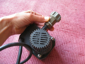 Attachment nozzle for a hose